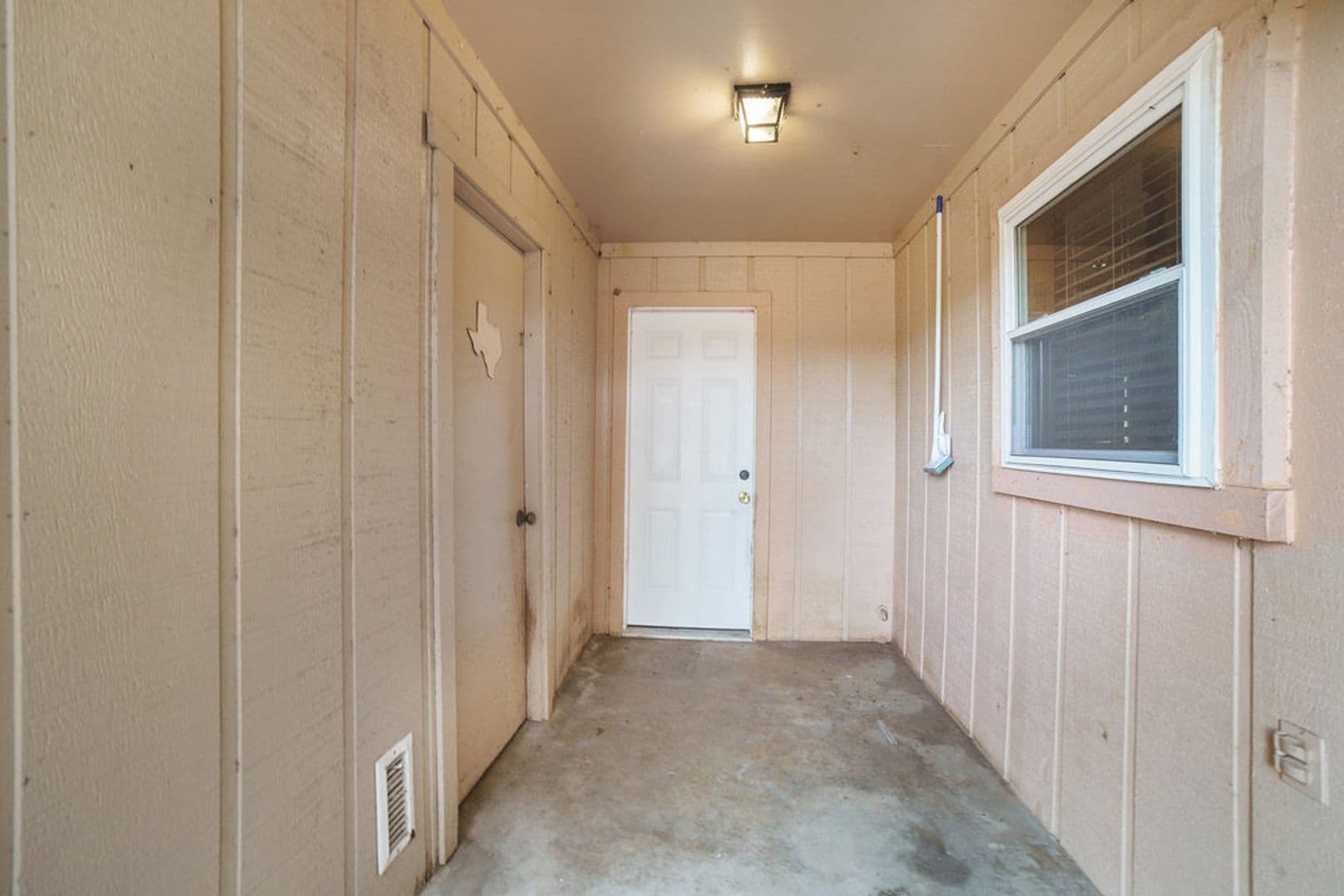 Lewisville House: 1608 San Antone Lane