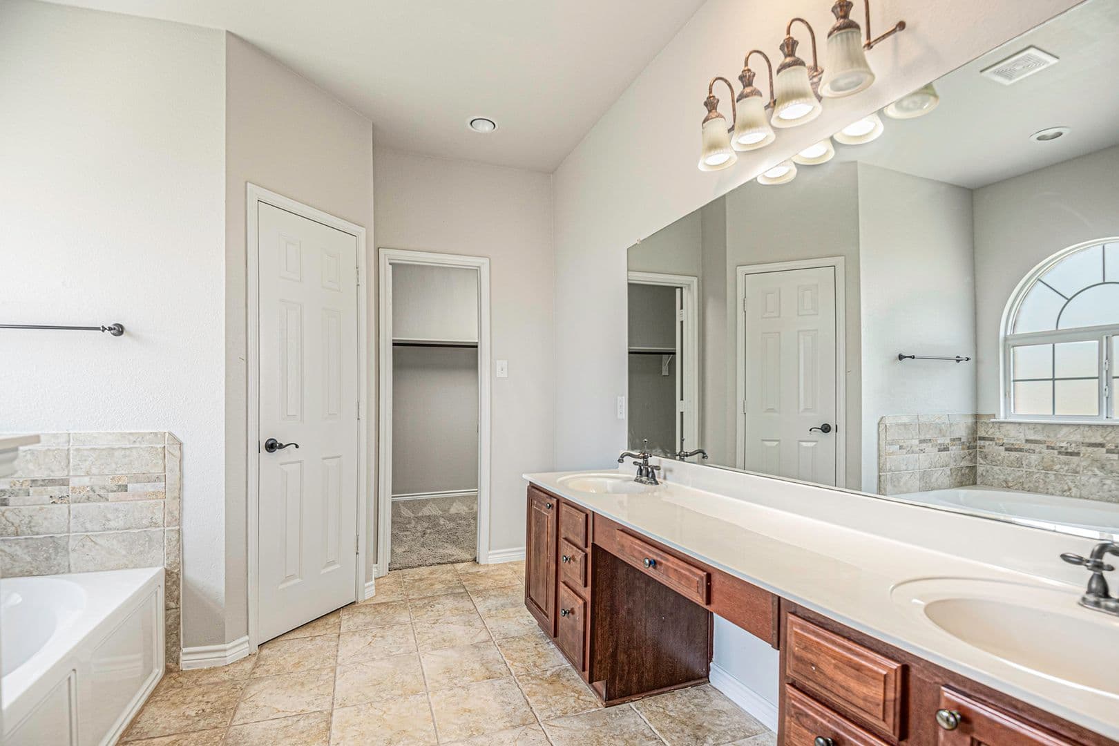 Euless House: 605 Port Royale Way