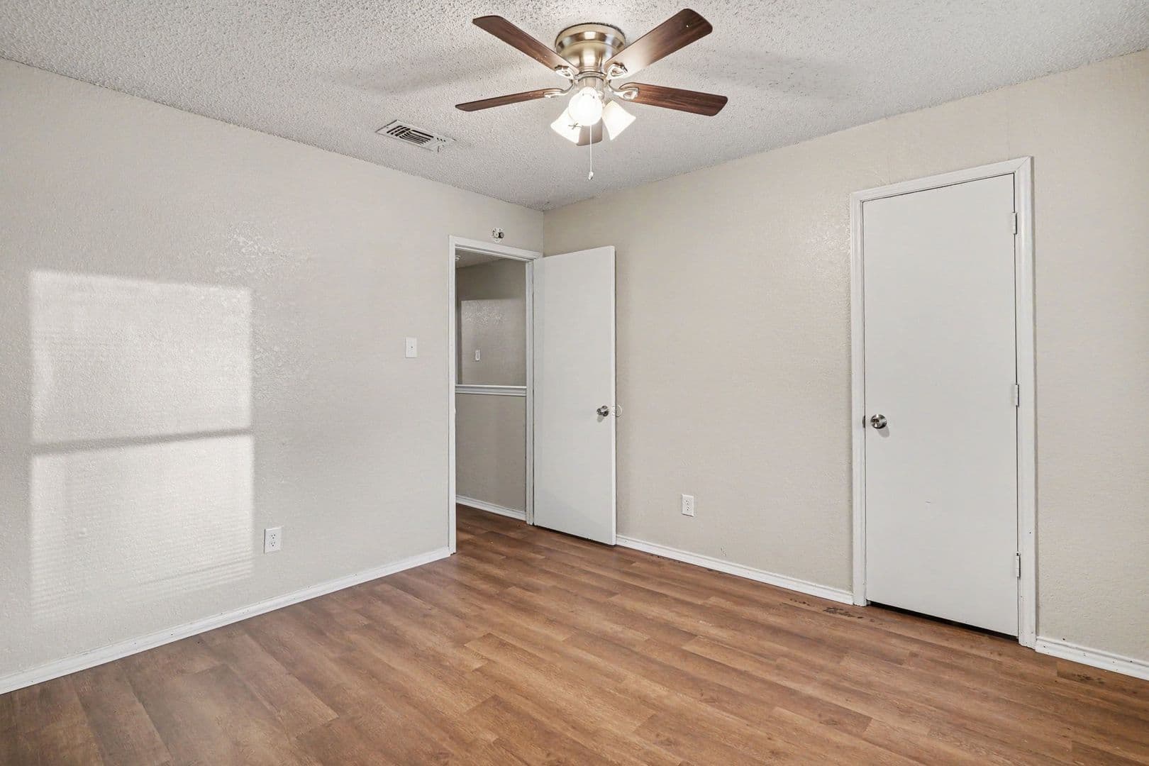 Haltom City House: 3301 Aurora Street