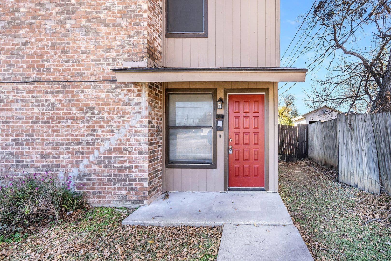 Haltom City House: 3301 Aurora Street