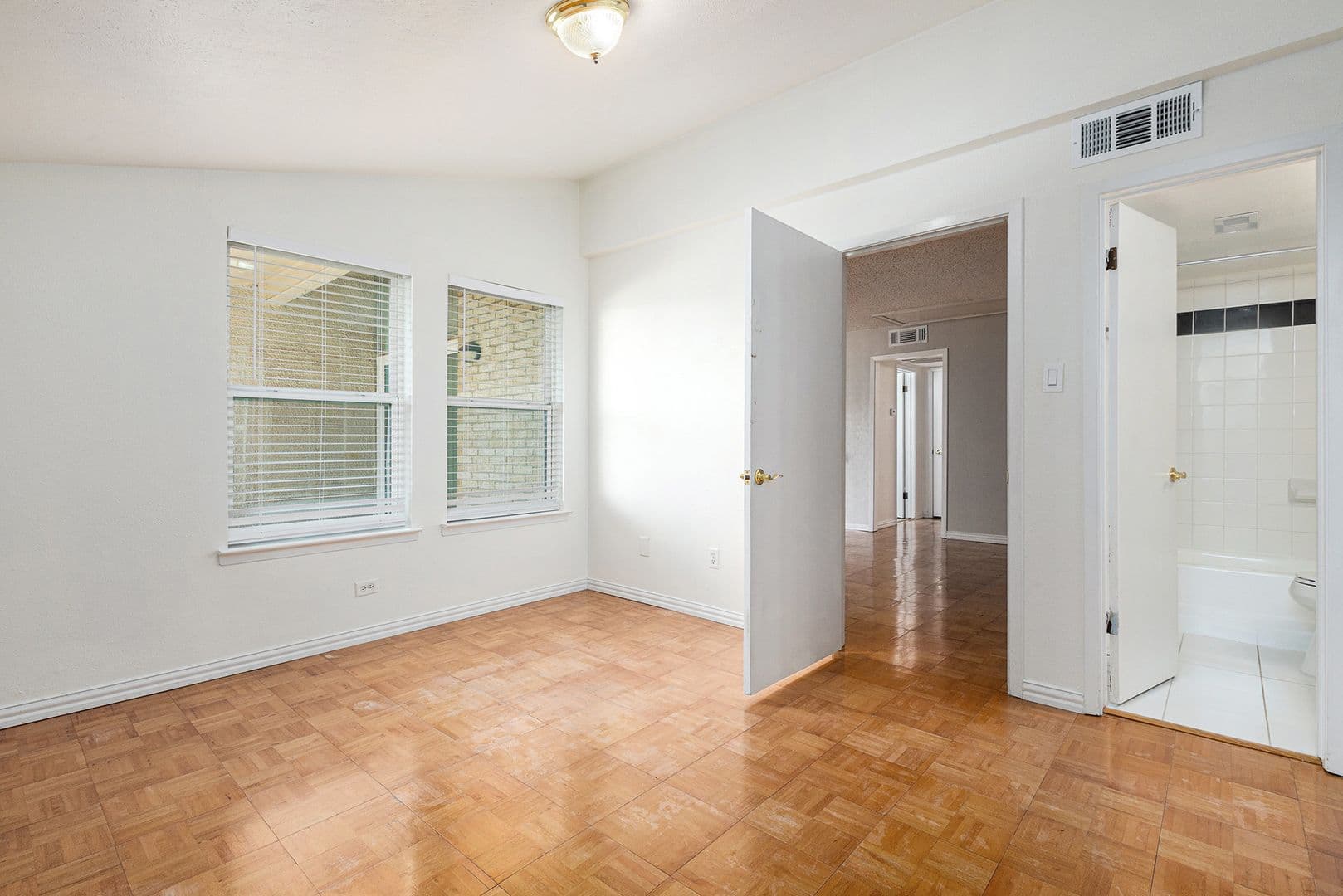 Dallas House: 12806 Midway Rd #2029