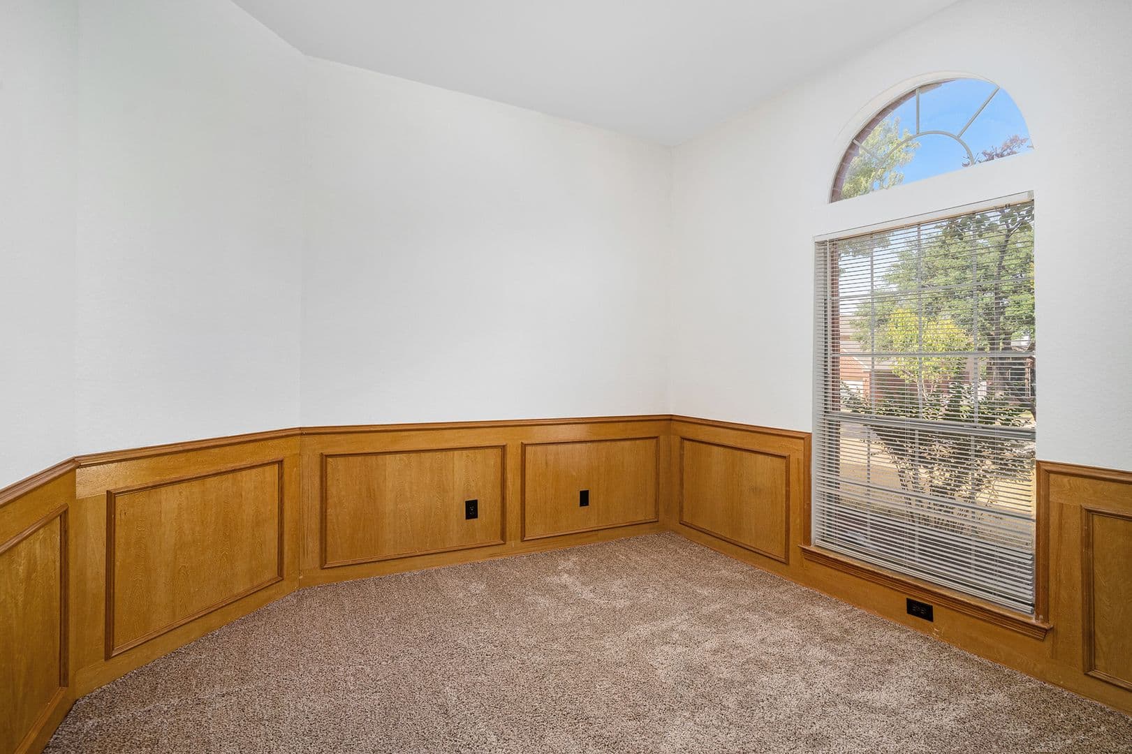 Arlington House: 4712 Shorewood Drive
