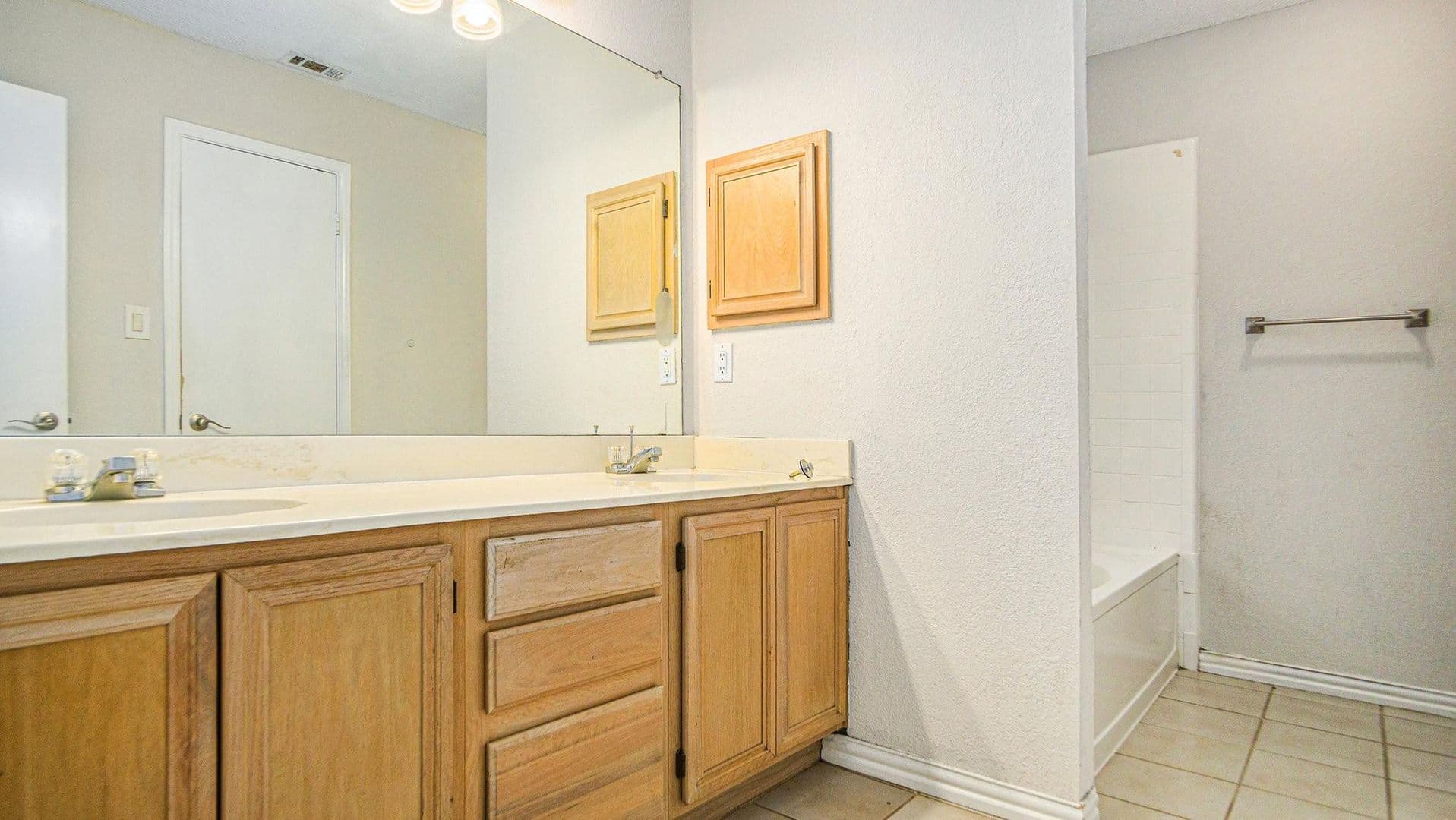 Fort Worth House: 6908 Bentley Ave