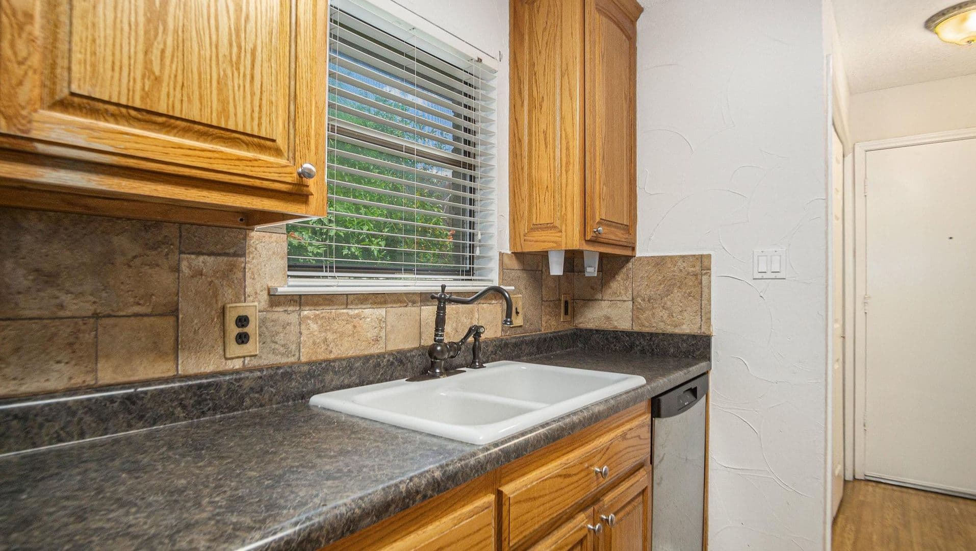 Fort Worth House: 6908 Bentley Ave