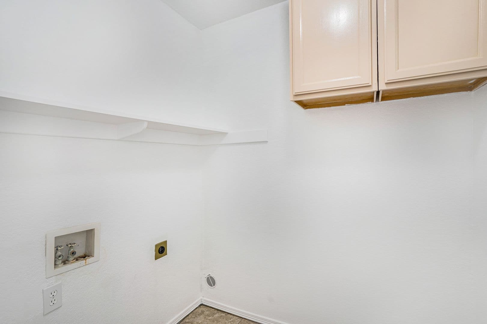 Arlington House: 4712 Shorewood Drive