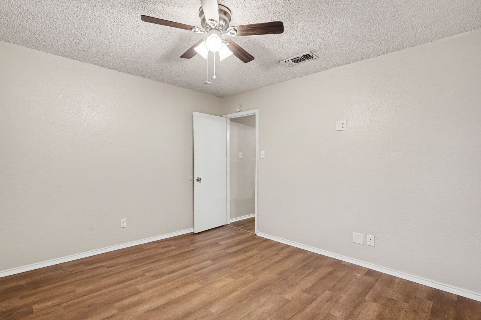 Haltom City House: 3301 Aurora Street