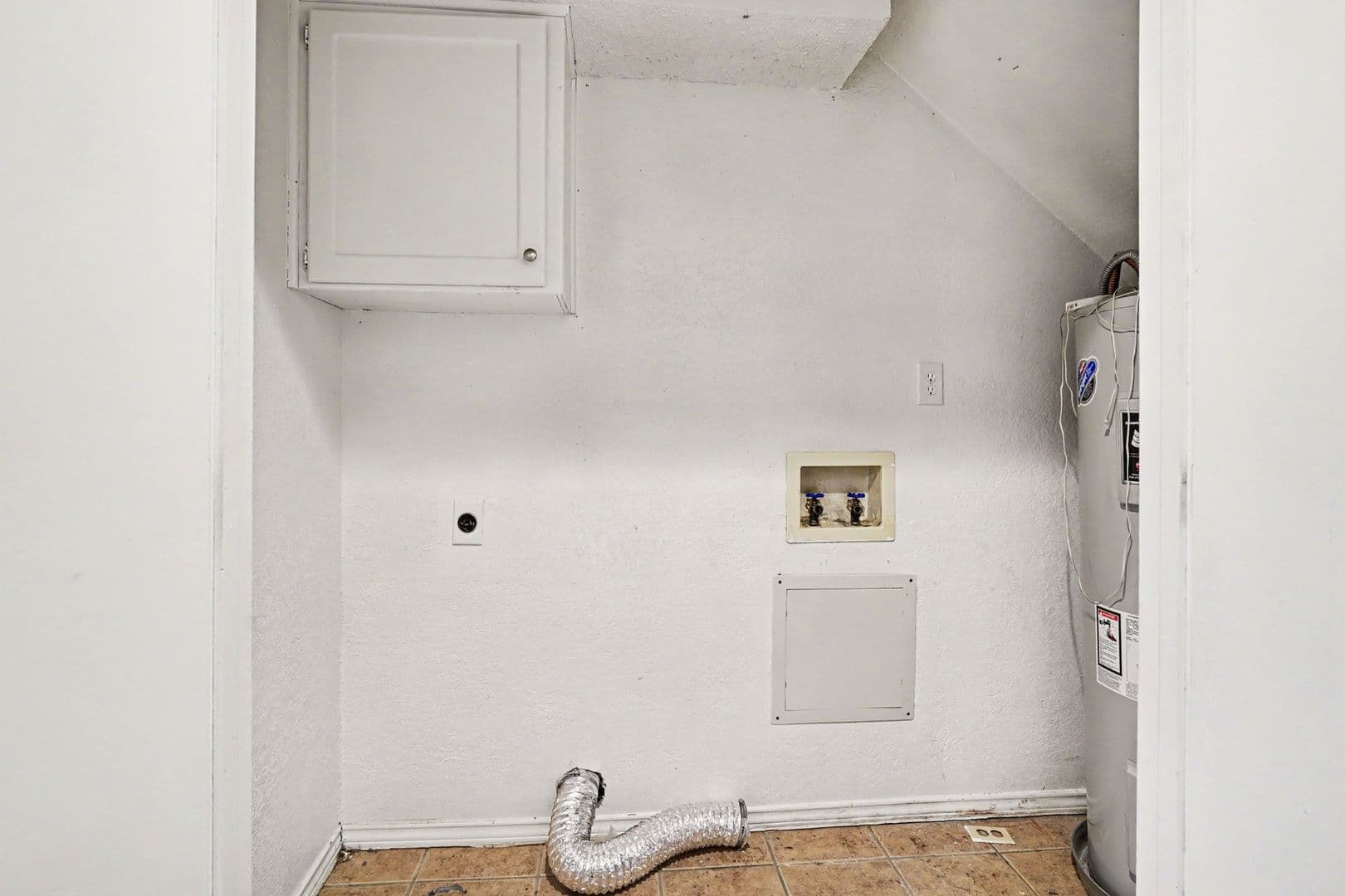 Haltom City House: 3301 Aurora Street