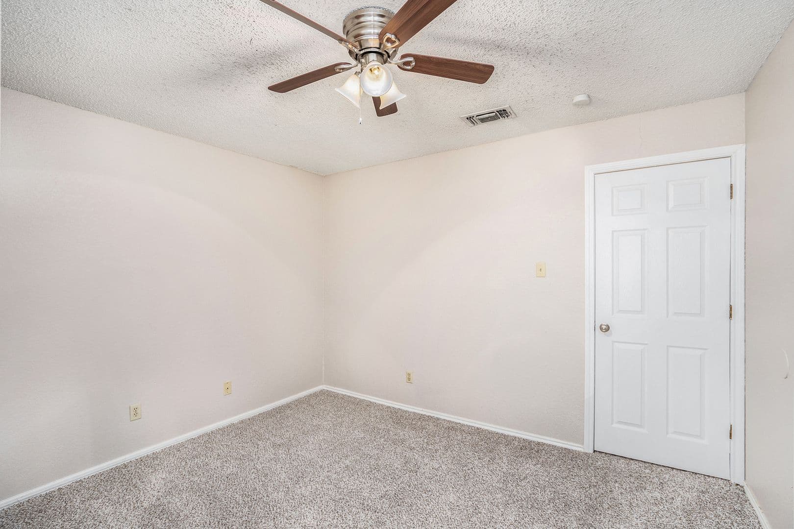 Haltom City House: 3301 Aurora Street