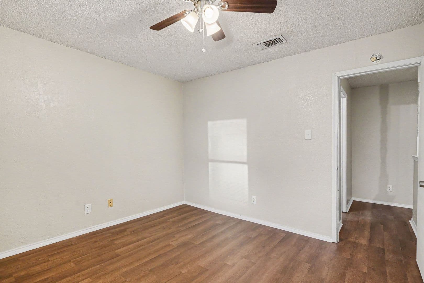 Haltom City House: 3301 Aurora Street