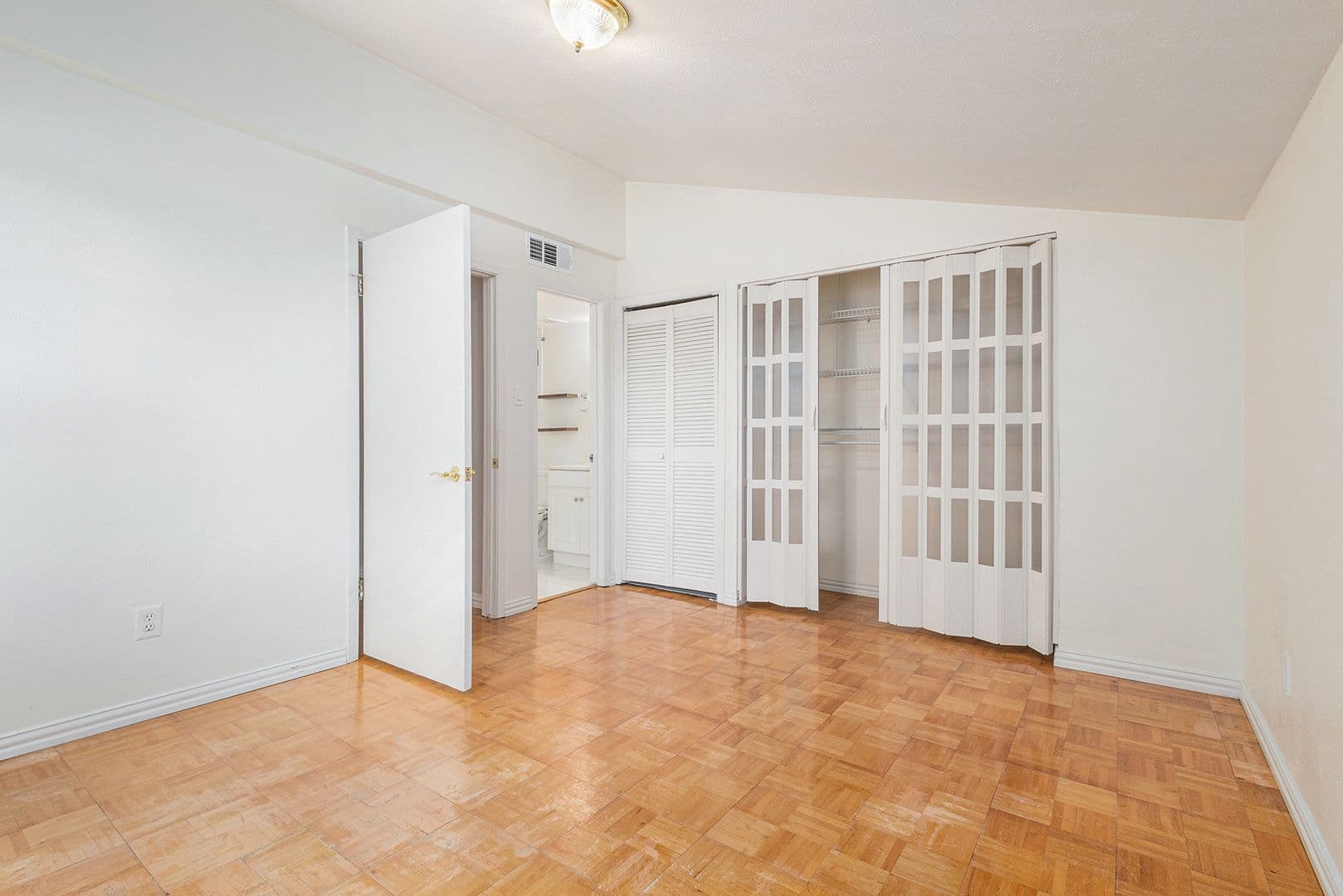 Dallas House: 12806 Midway Rd #2029