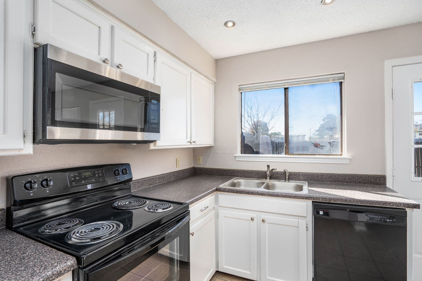 Haltom City House: 3301 Aurora Street