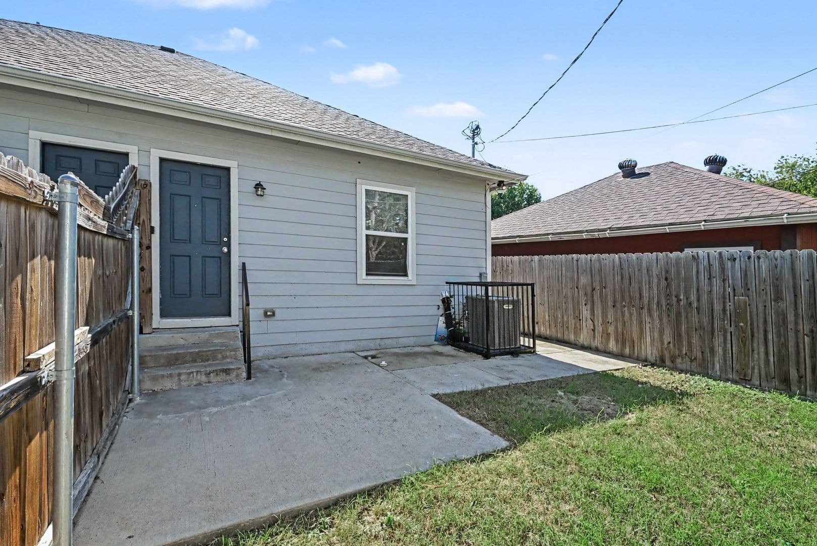 Fort Worth House: 1306 Orange Ave