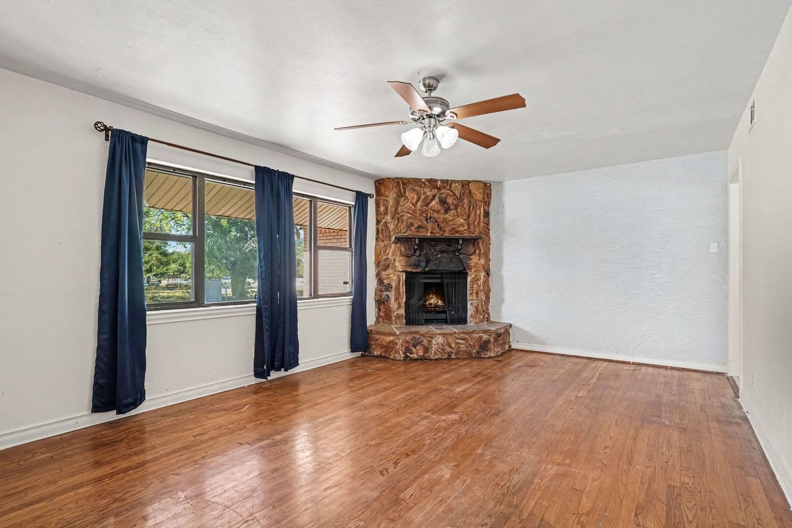 Dallas House: 2409 Materhorn Dr