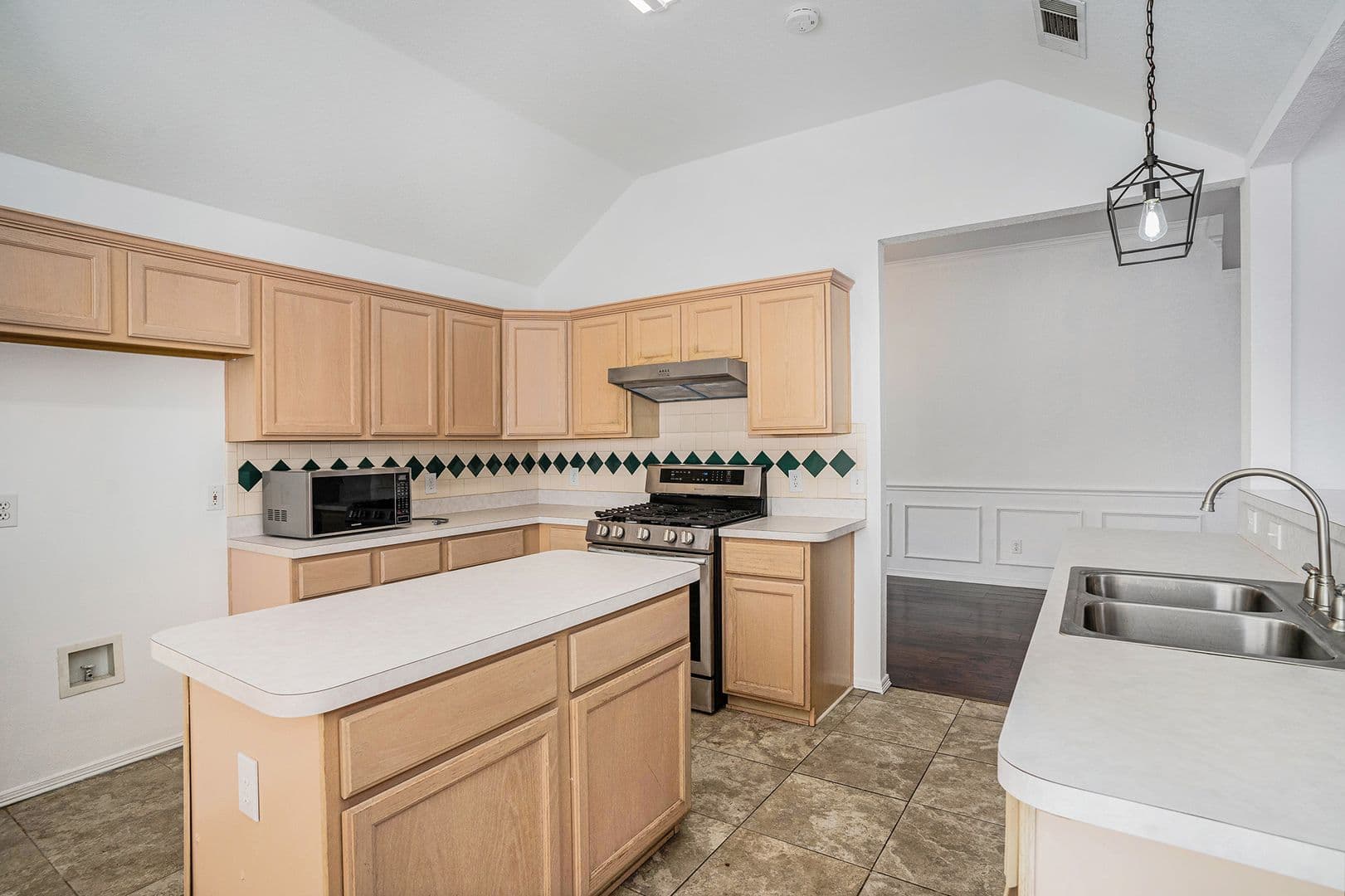 Arlington House: 4712 Shorewood Drive
