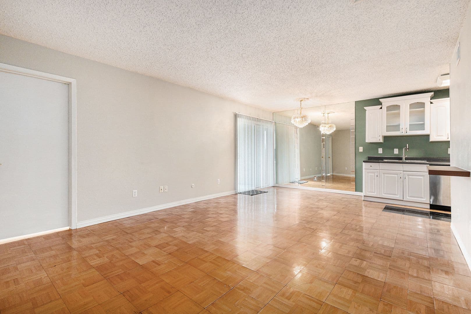 Dallas House: 12806 Midway Rd #2029