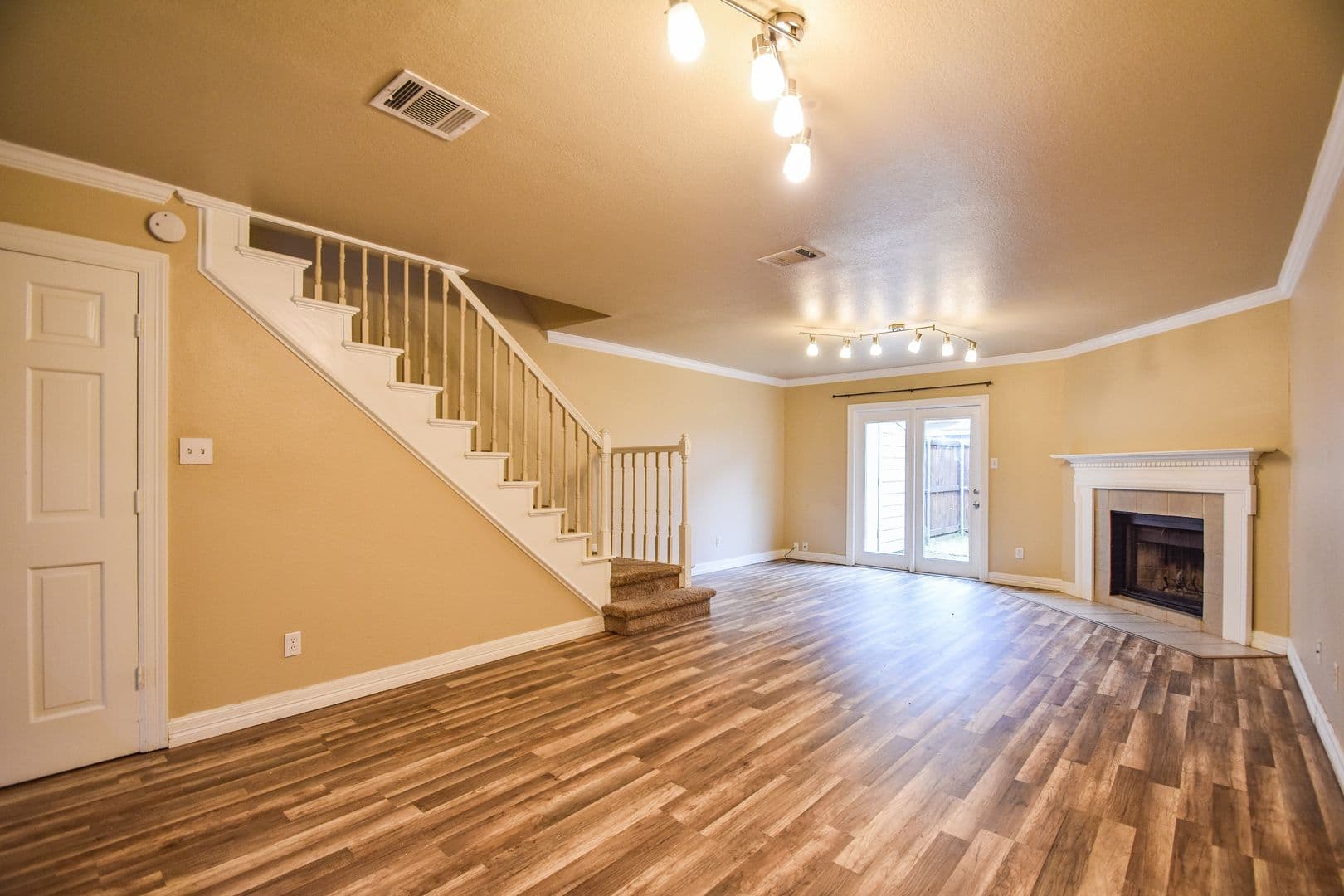 Euless House: 87 Winchester Drive