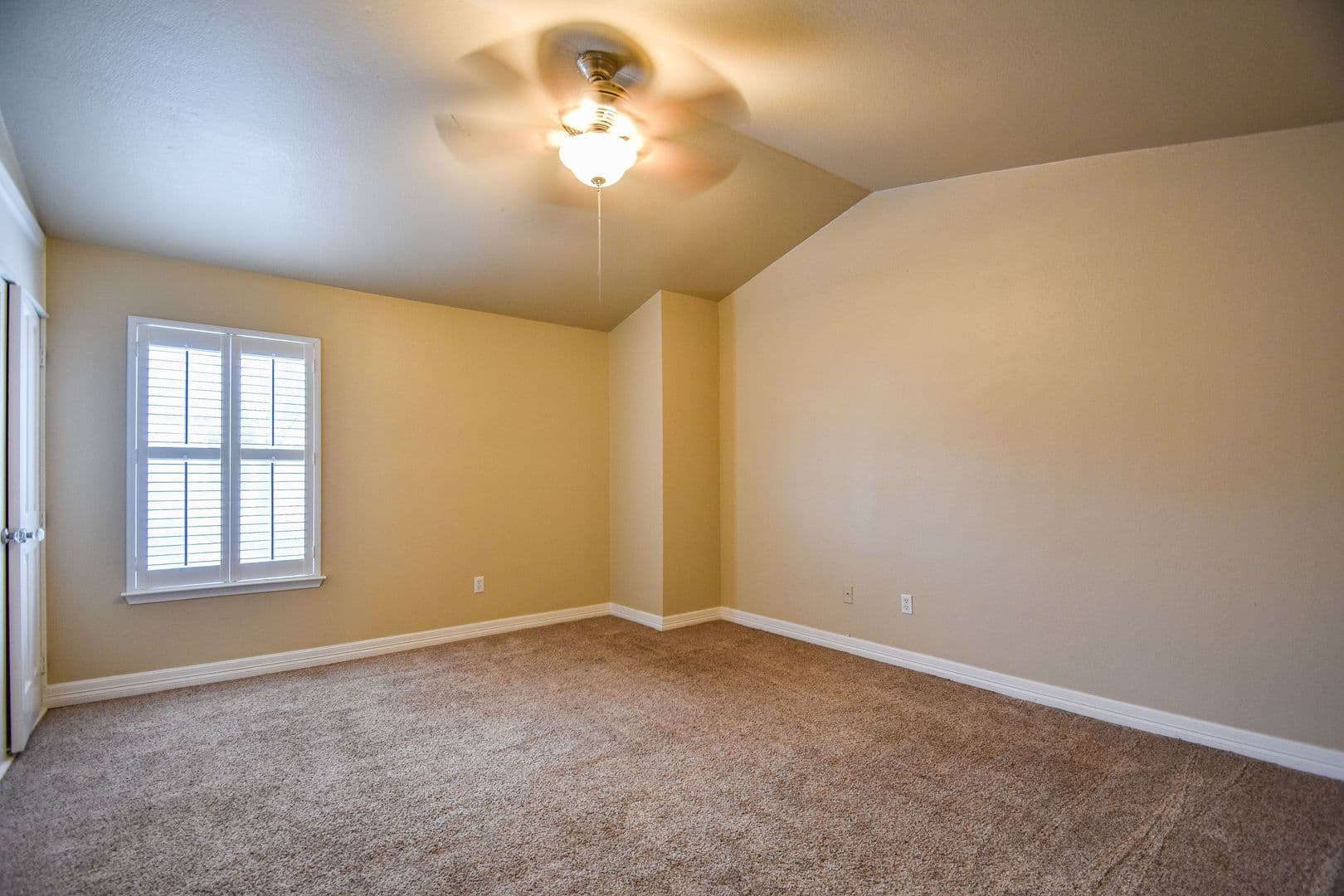 Euless House: 87 Winchester Drive