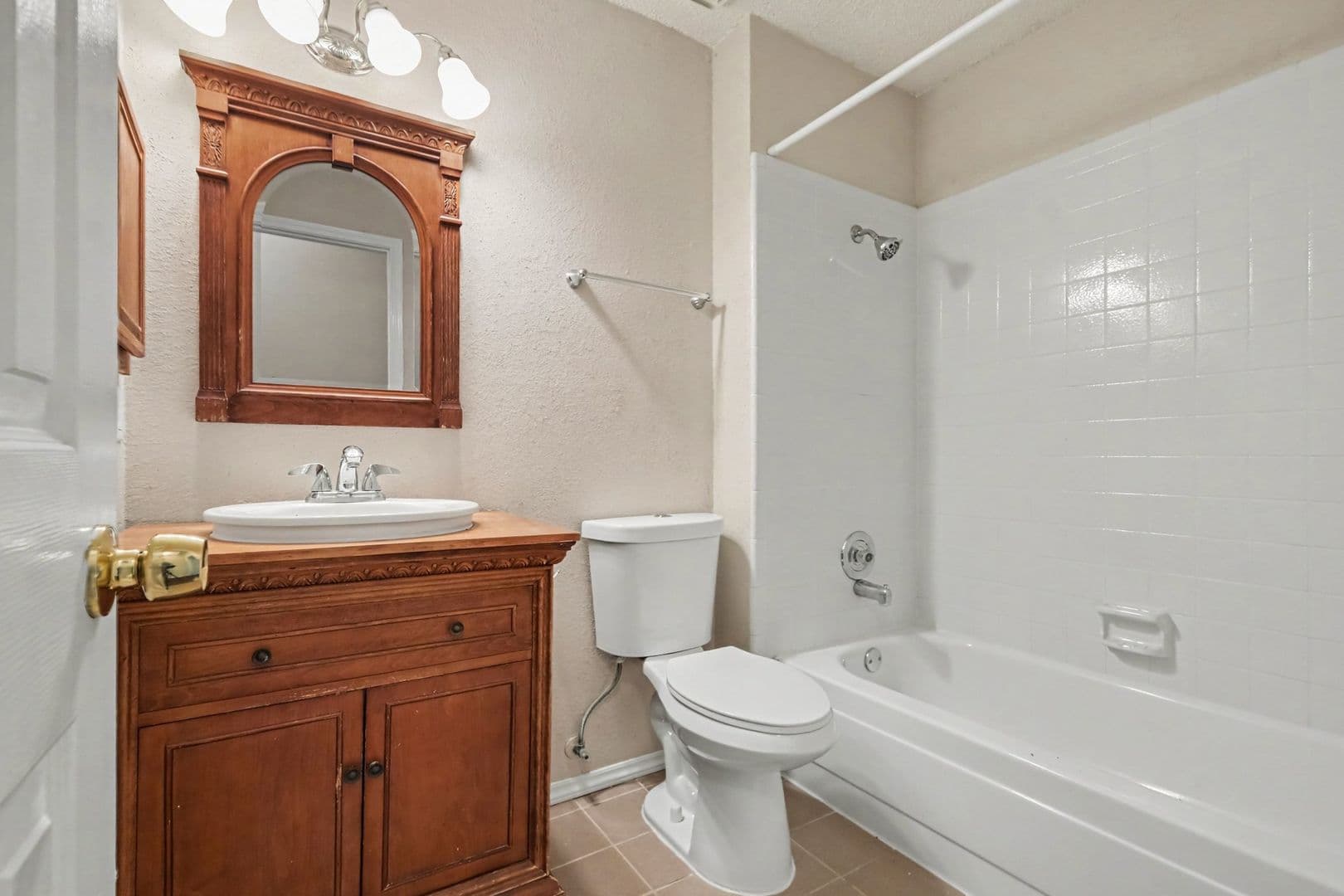 Coppell House: 588 Lake Forest Drive