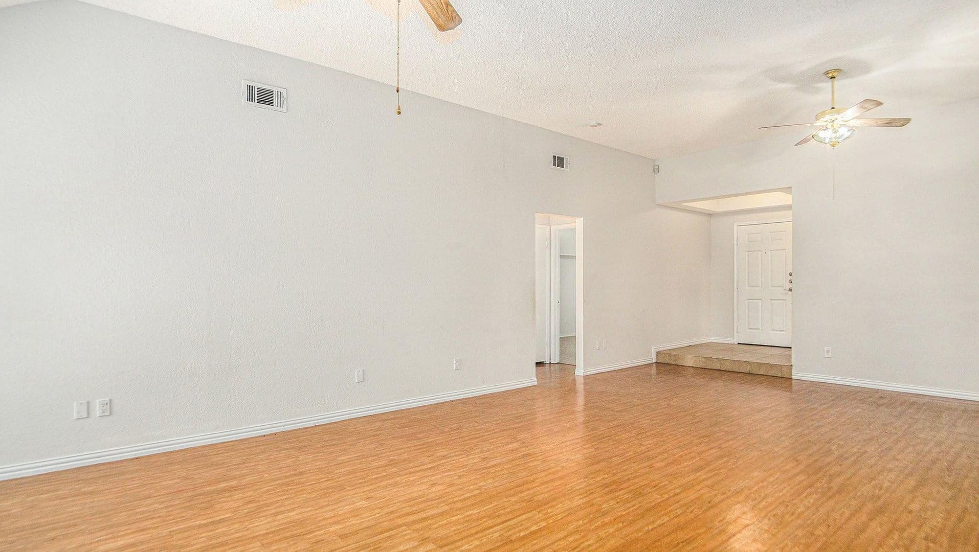 Fort Worth House: 6908 Bentley Ave