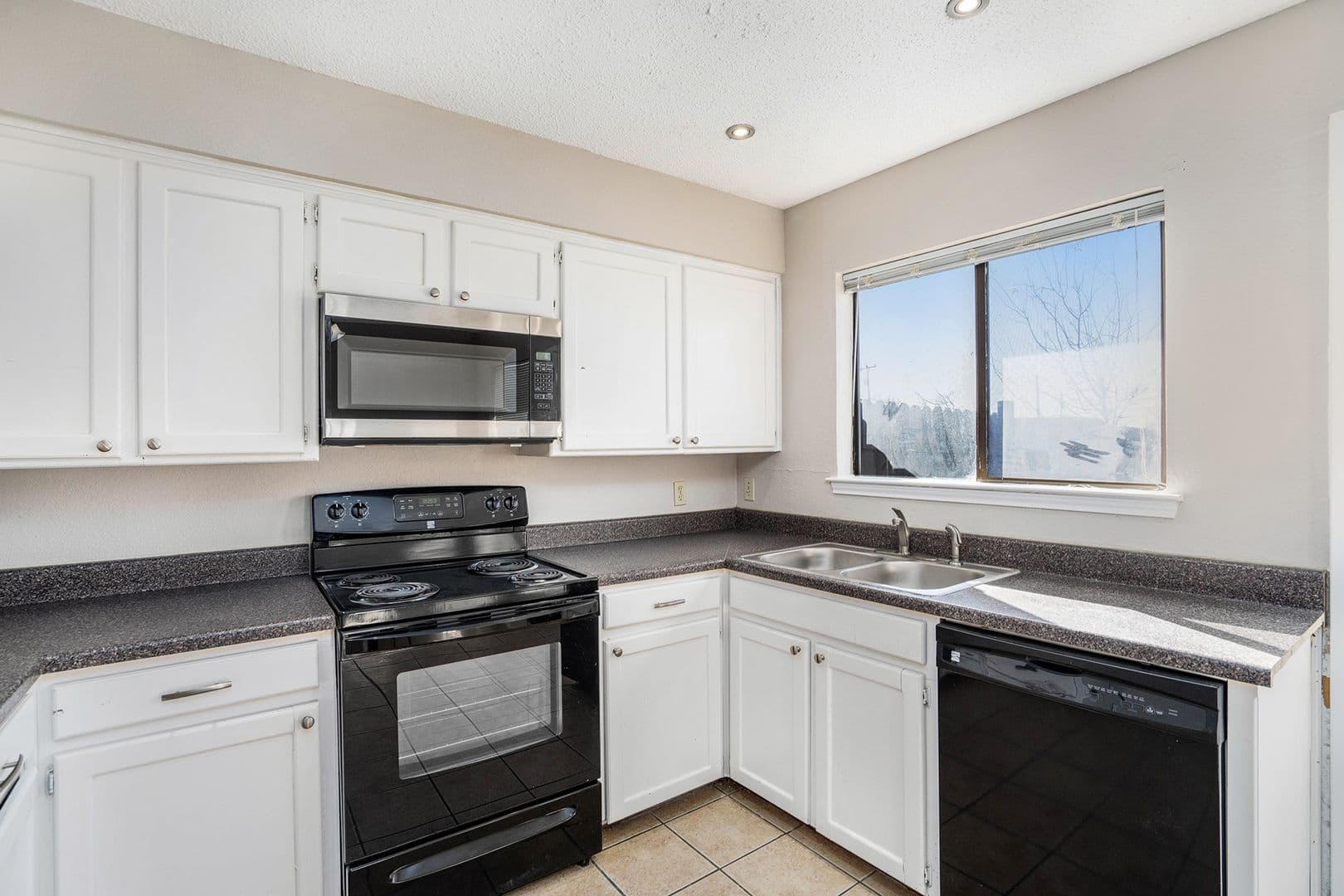 Haltom City House: 3301 Aurora Street