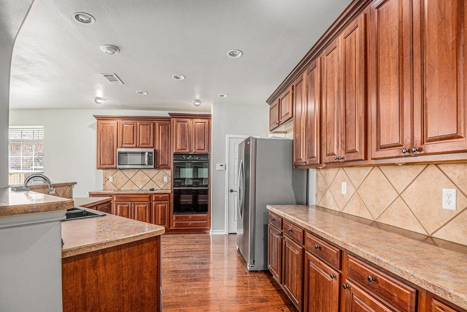 Euless House: 605 Port Royale Way