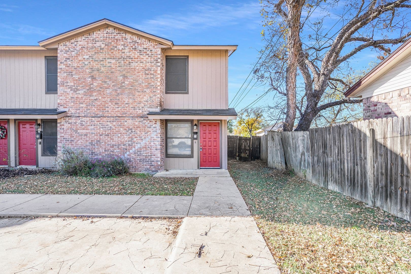 Haltom City House: 3301 Aurora Street