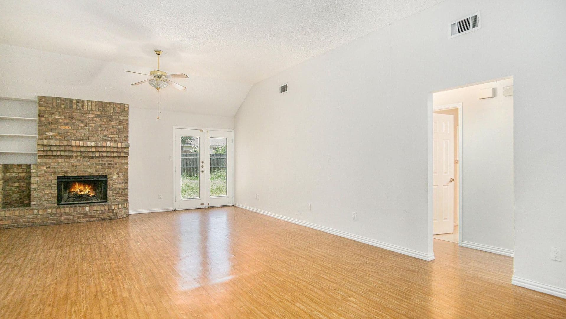 Fort Worth House: 6908 Bentley Ave