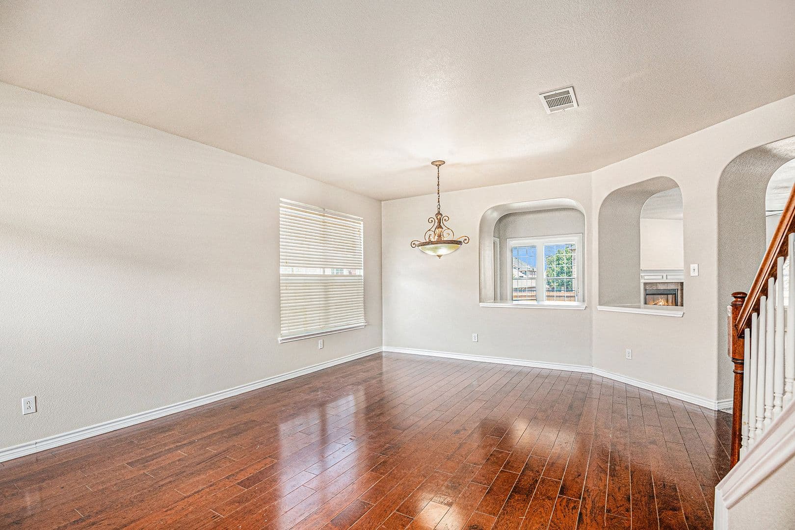 Euless House: 605 Port Royale Way