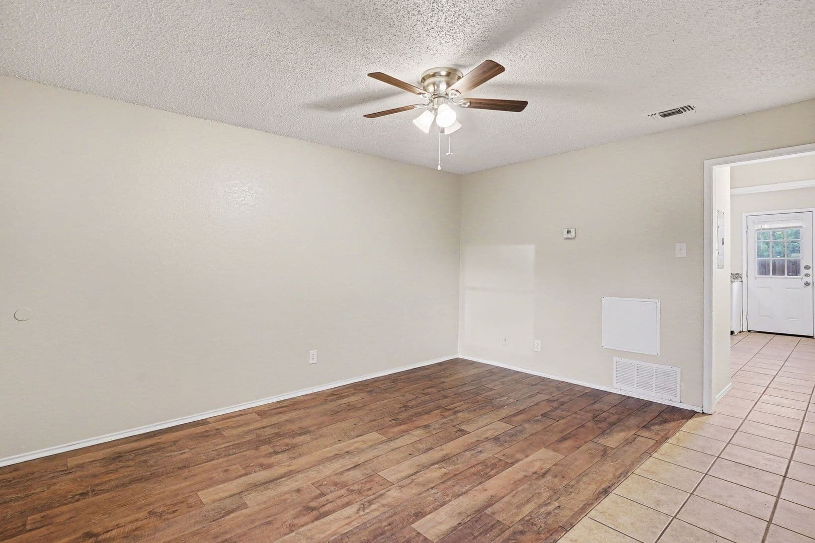 Haltom City House: 3301 Aurora Street