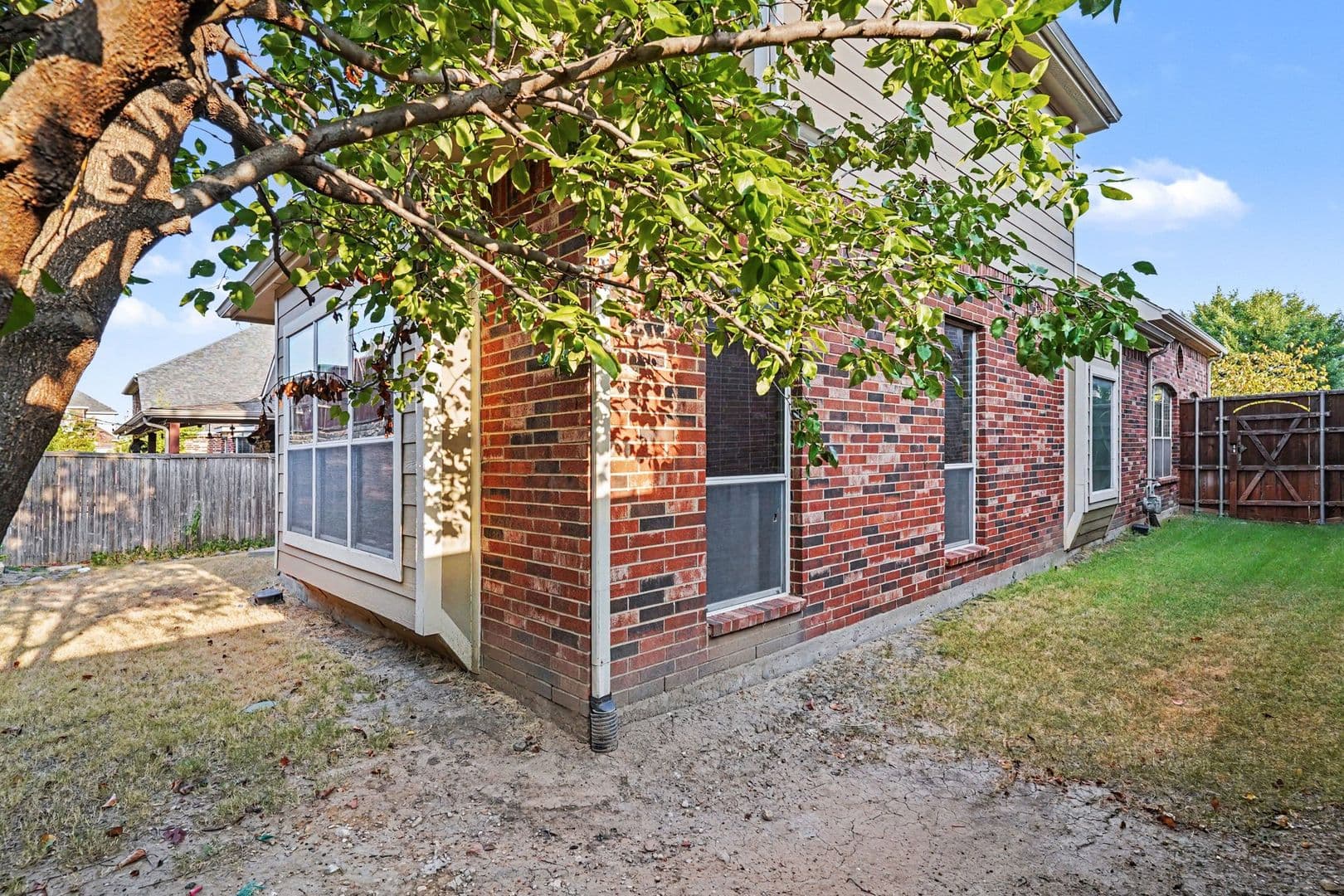Irving House: 1344 Valley Vista Dr