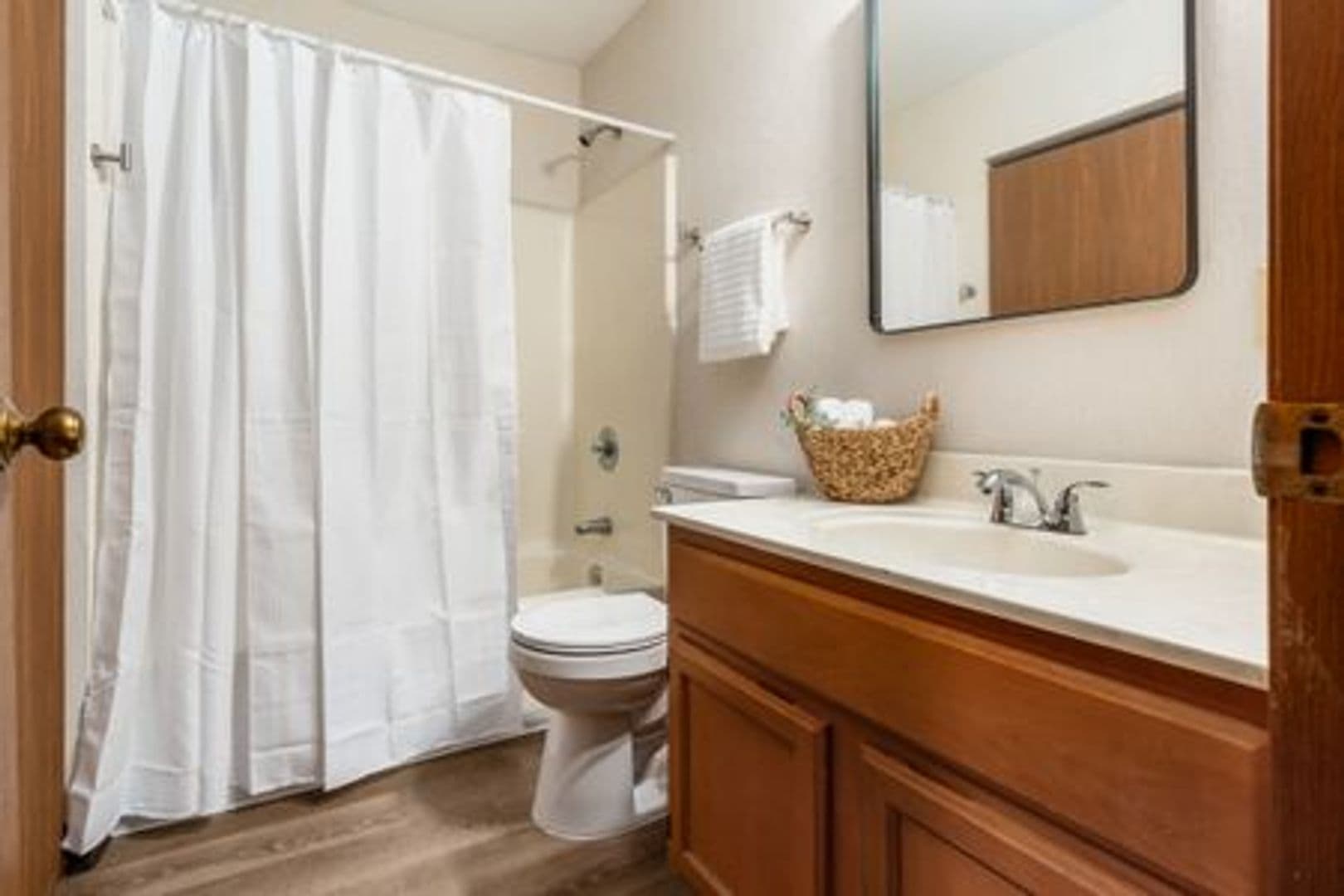 Grove City Apartment: 2438 Royal Meadow
