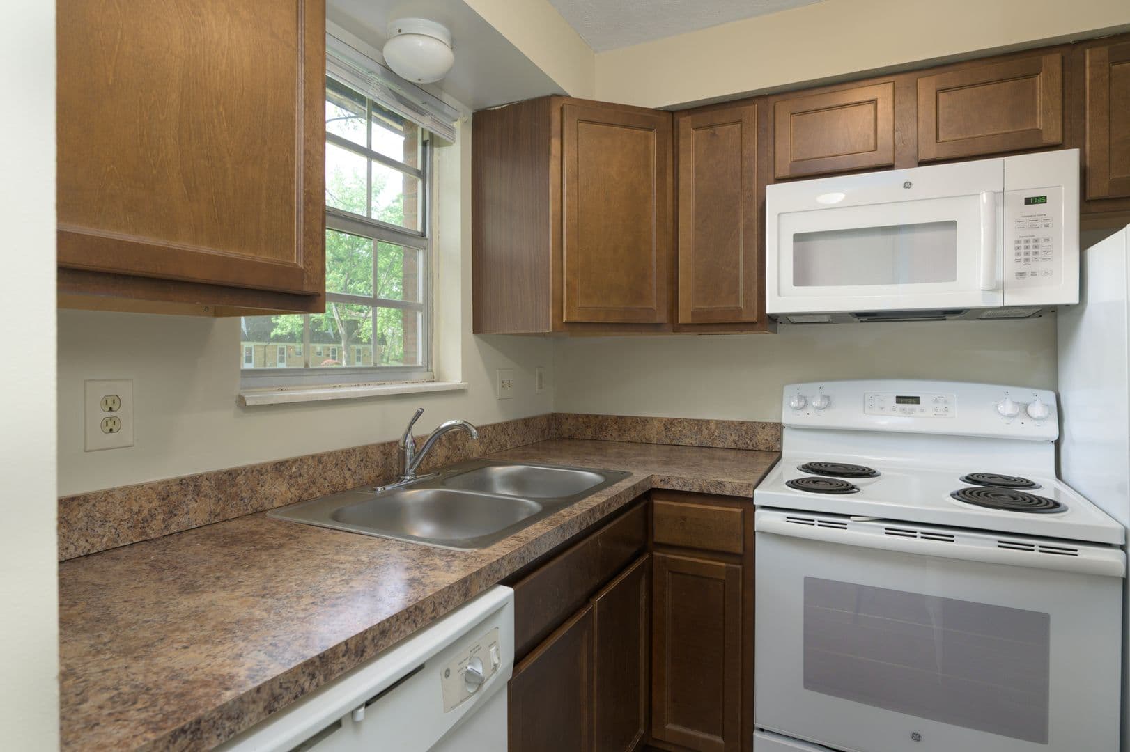Massillon Apartment: 1832 First St.