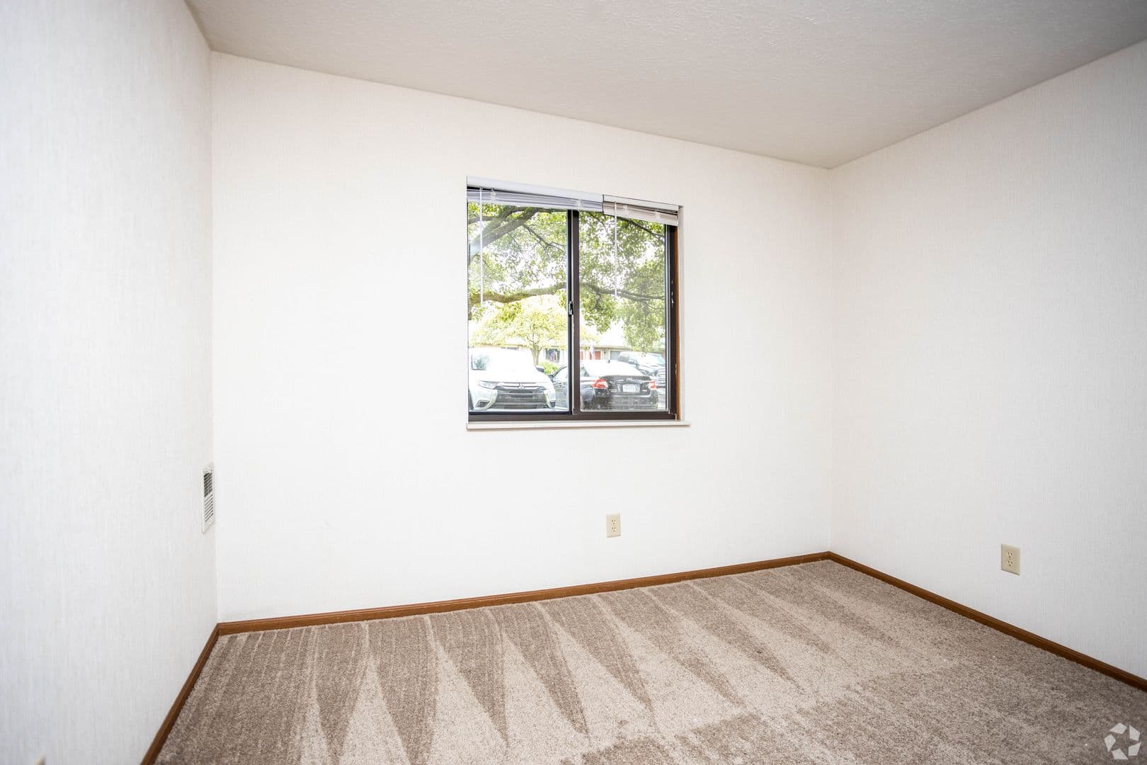 Grove City Apartment: 2438 Royal Meadow