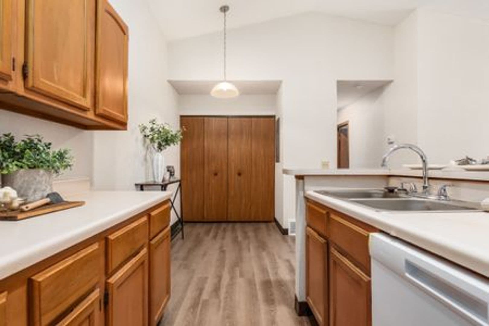 Grove City Apartment: 2438 Royal Meadow