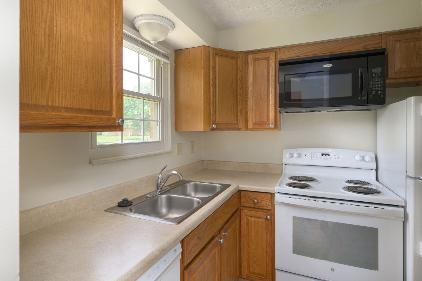 Massillon Apartment: 1832 First St.