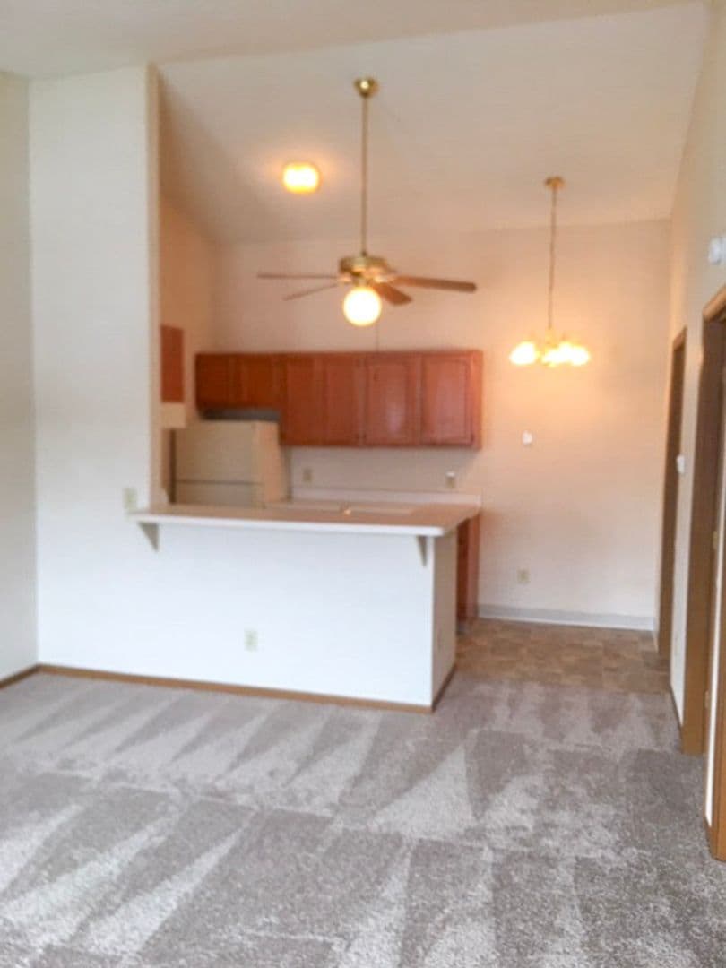 Grove City Apartment: 2438 Royal Meadow