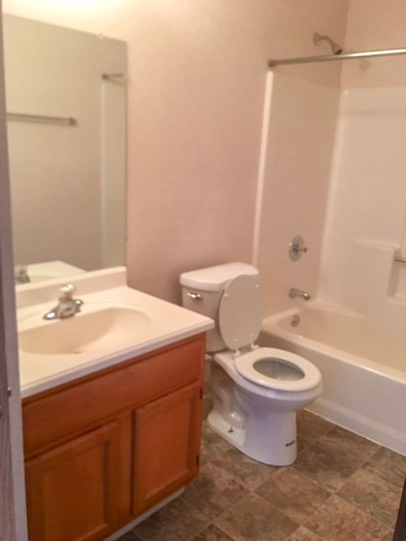 Grove City Apartment: 2438 Royal Meadow