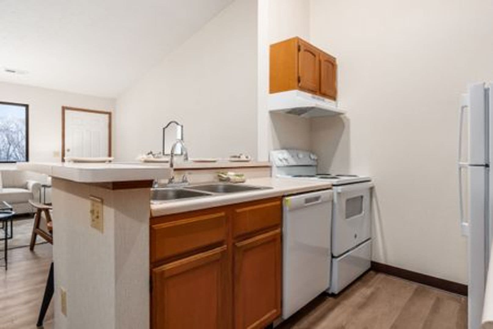 Grove City Apartment: 2438 Royal Meadow