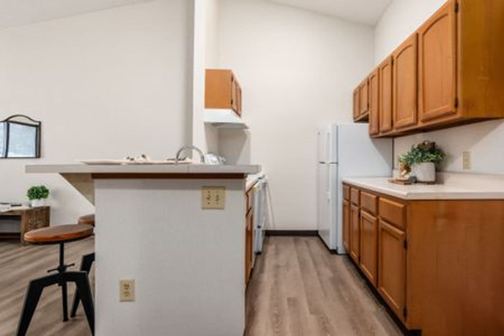 Grove City Apartment: 2438 Royal Meadow