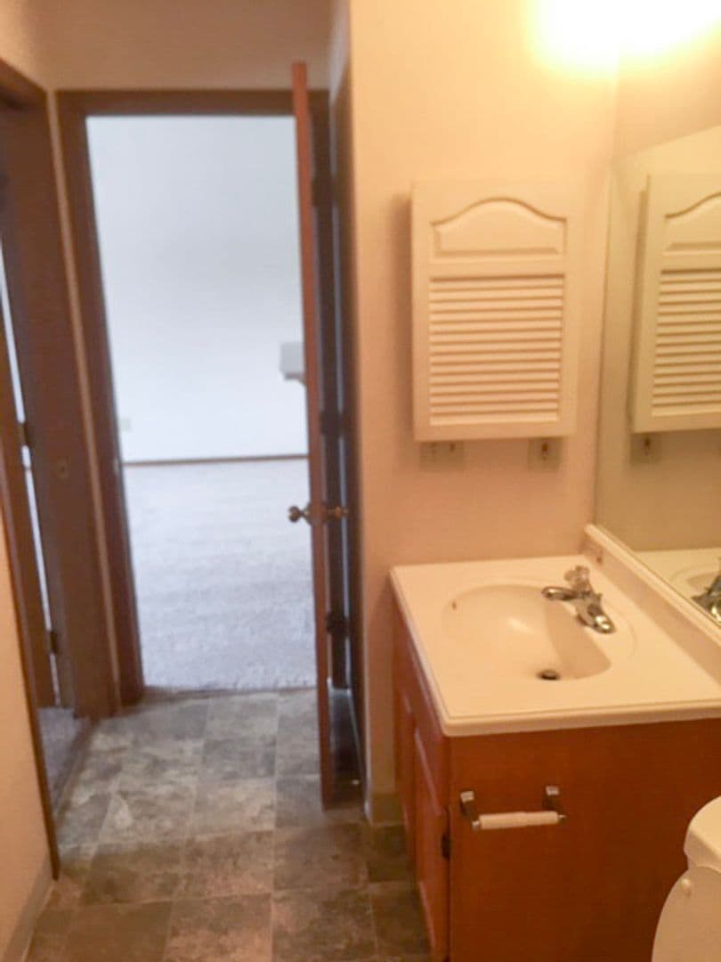 Grove City Apartment: 2438 Royal Meadow