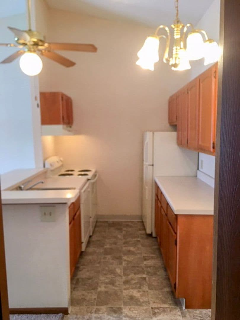 Grove City Apartment: 2438 Royal Meadow
