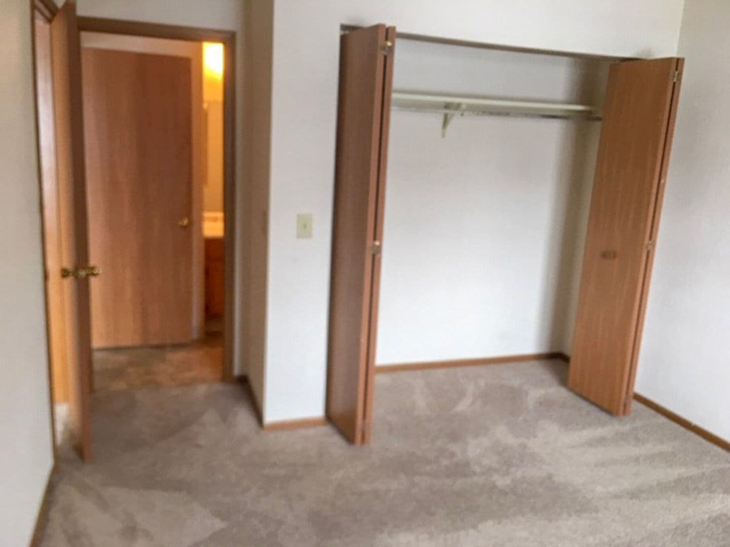 Grove City Apartment: 2438 Royal Meadow