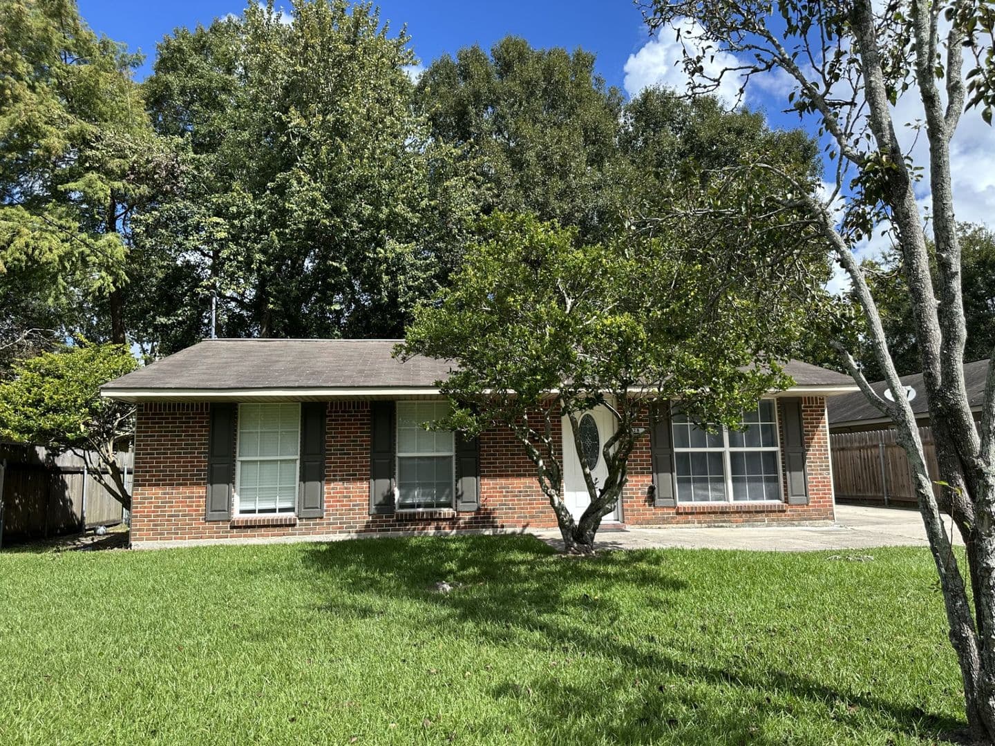 Slidell House: 228 Martin Lane
