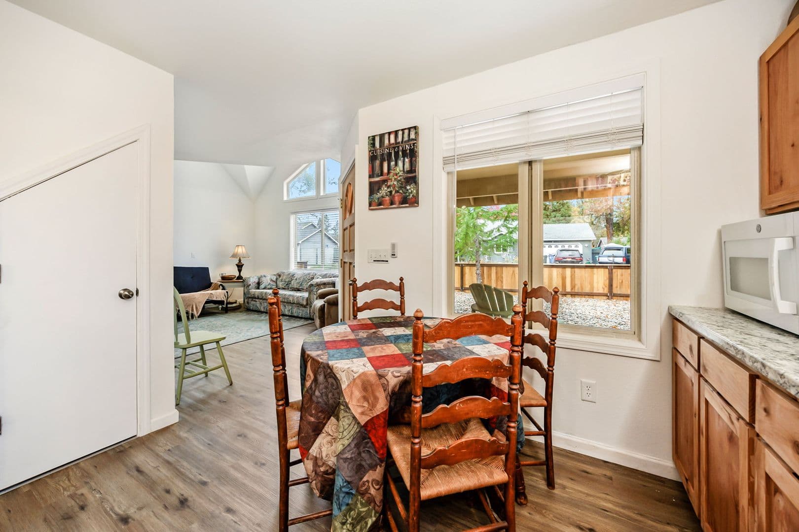Shady Cove House: 570 Alpine St