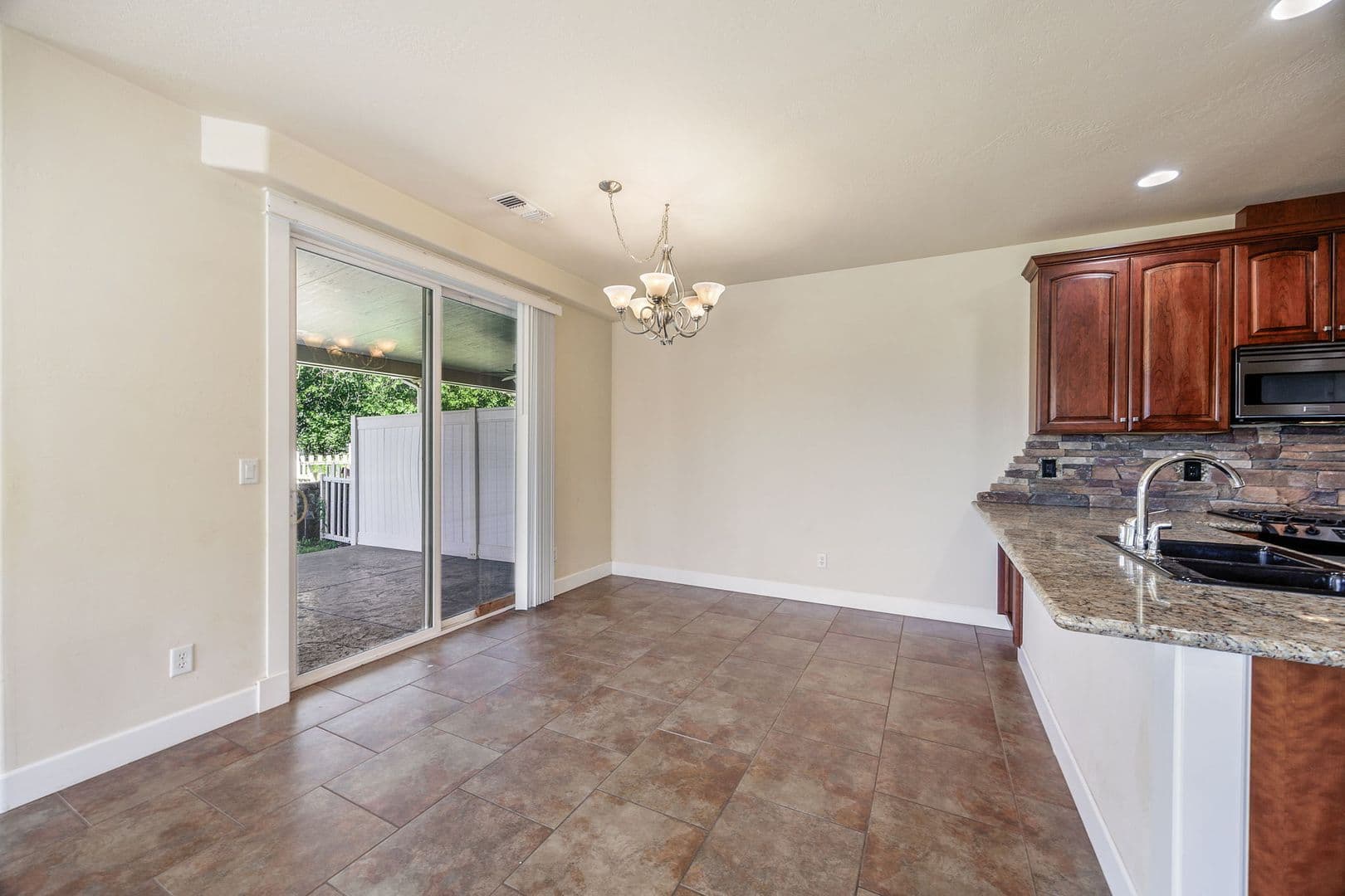 Medford Apartment: 1514 Hartell Ave