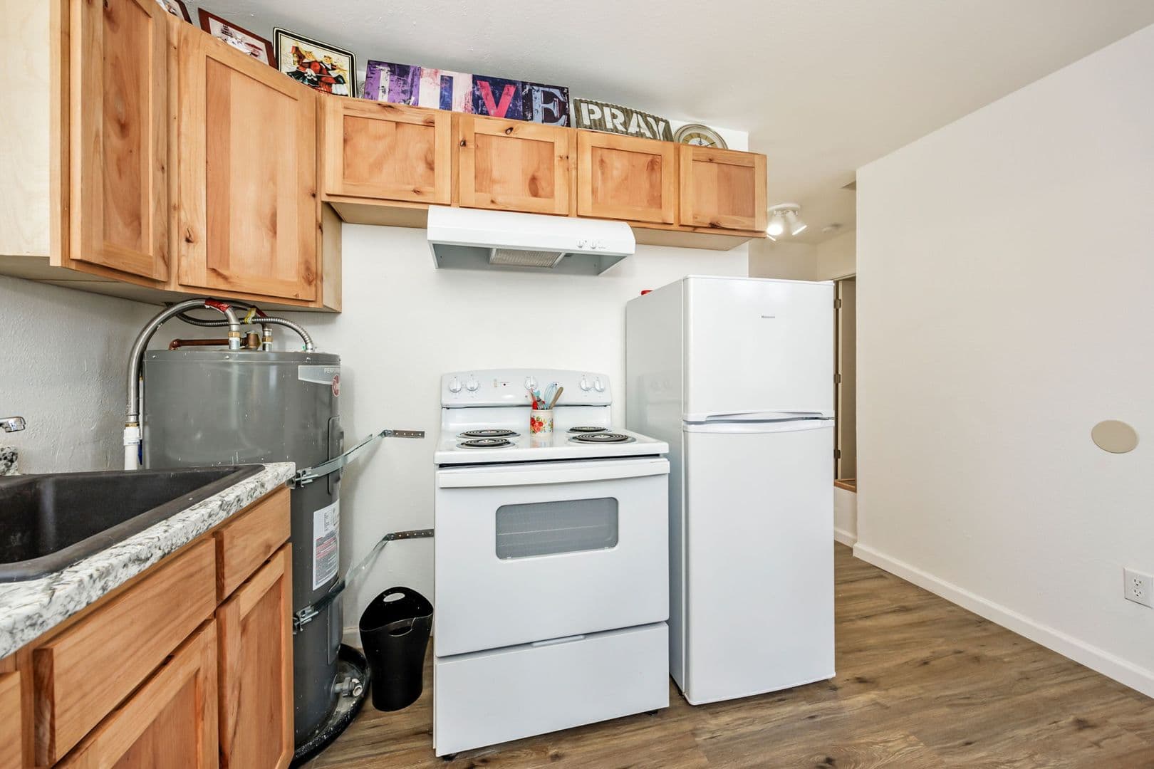 Shady Cove House: 570 Alpine St