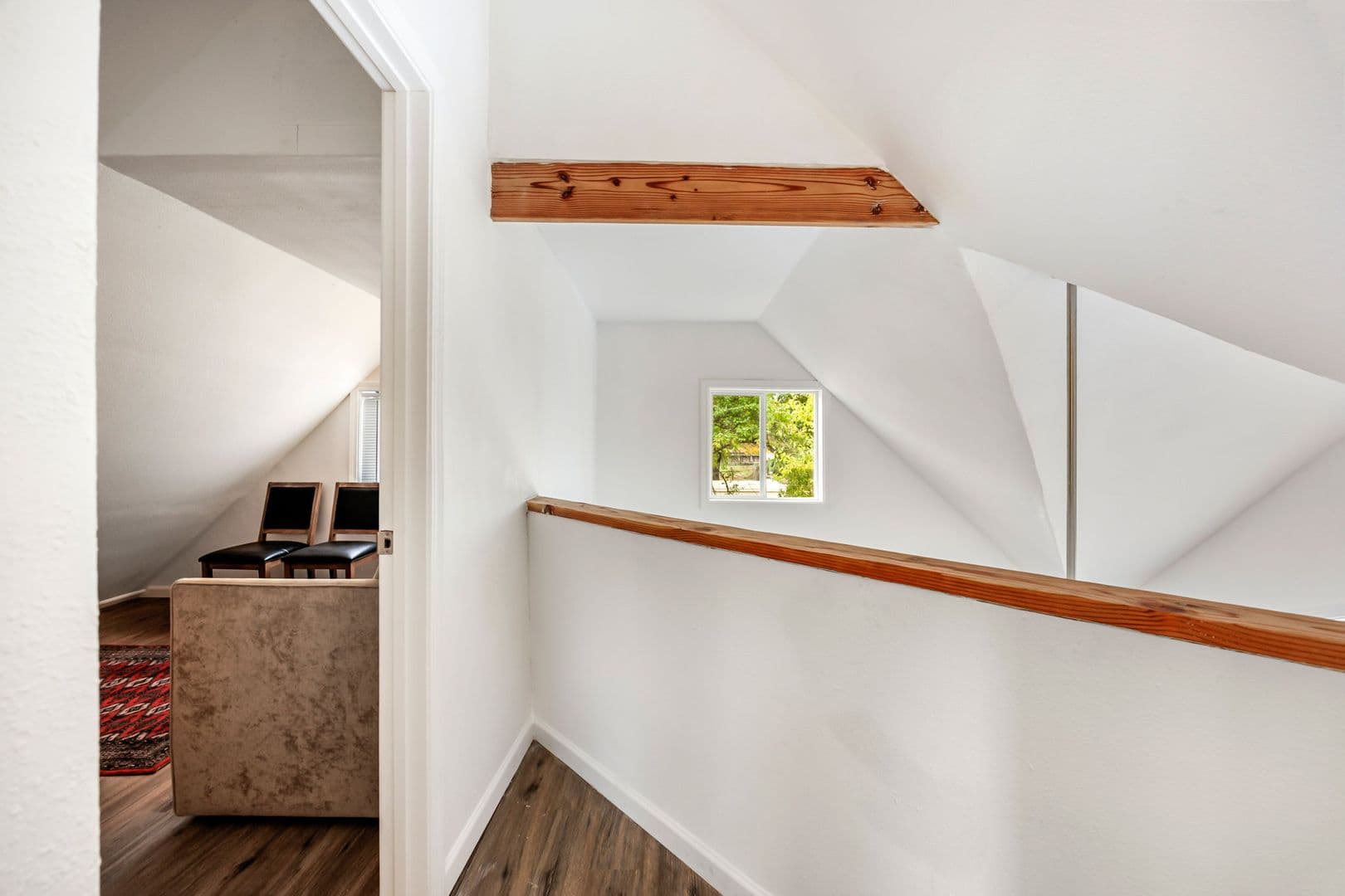 Shady Cove House: 570 Alpine St