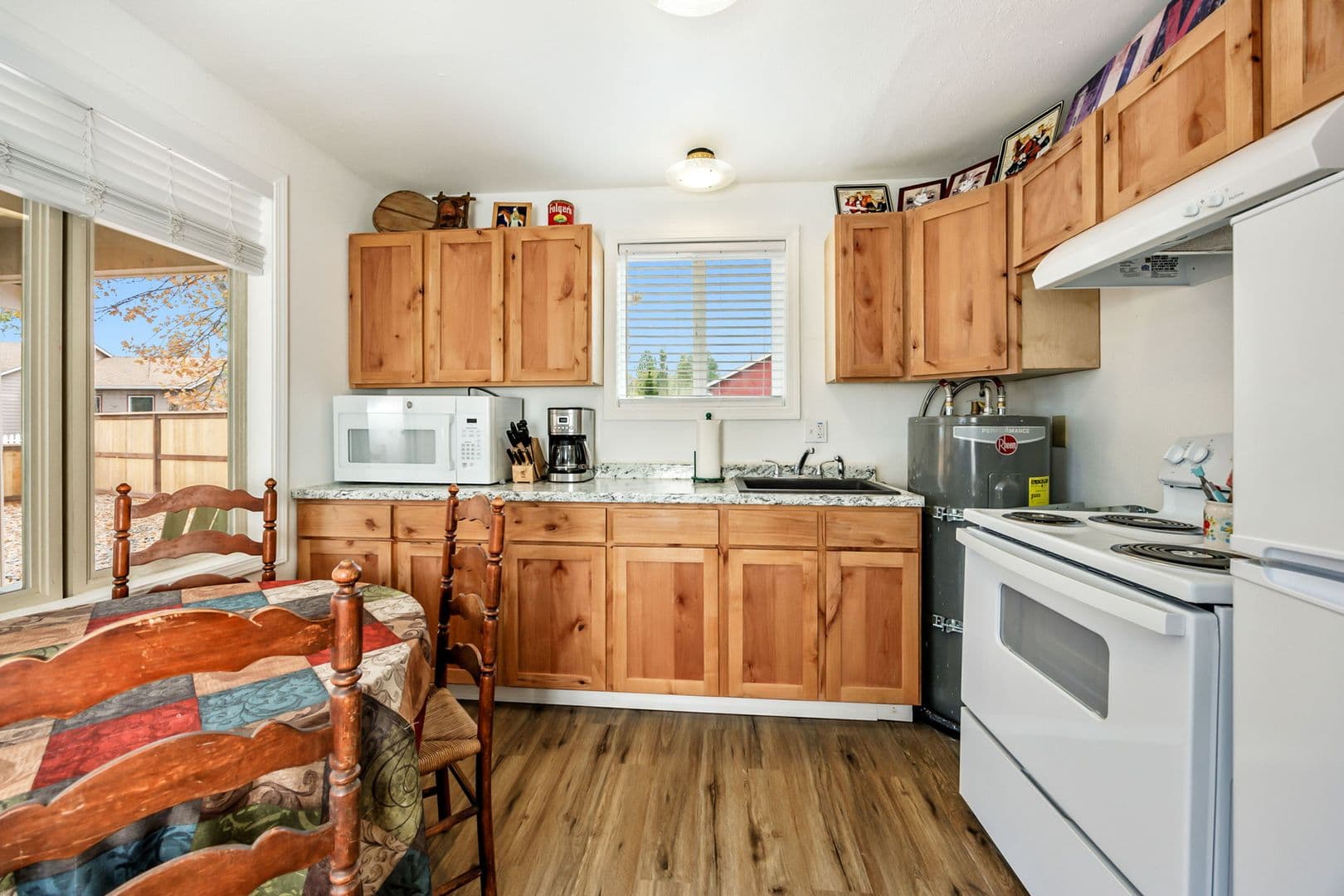 Shady Cove House: 570 Alpine St