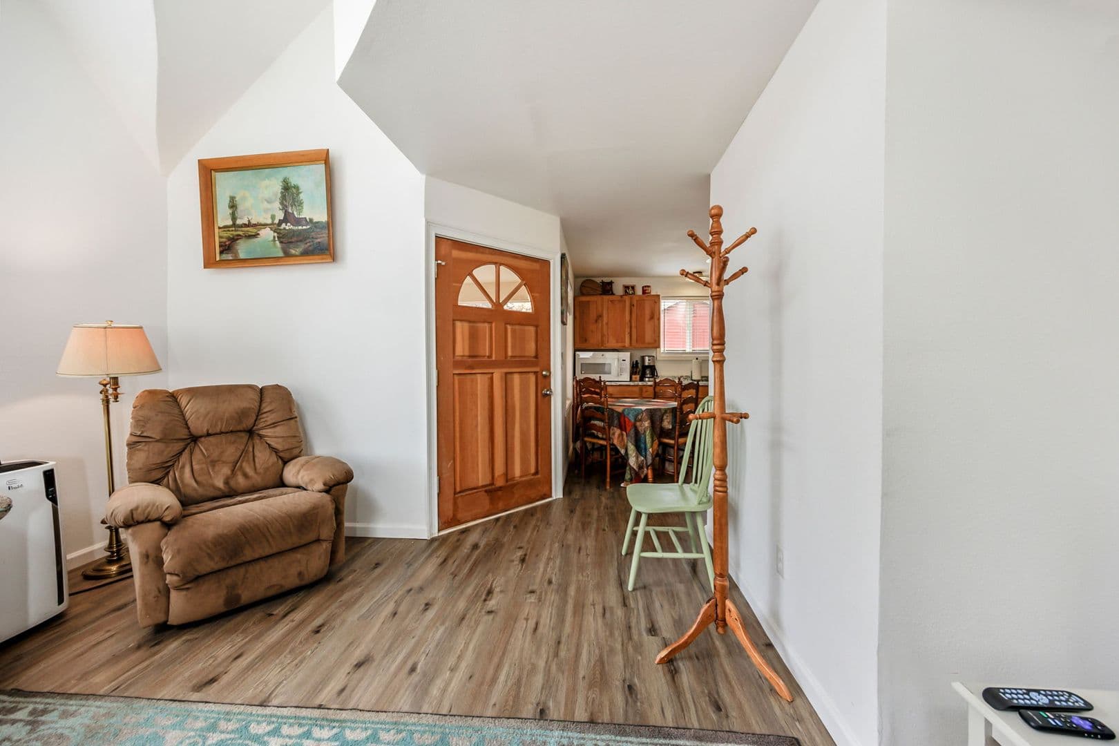 Shady Cove House: 570 Alpine St