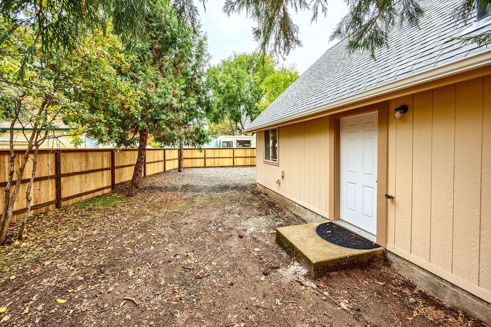 Shady Cove House: 570 Alpine St